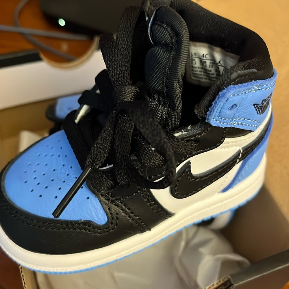 Baby Nike sneakers brand new size 4c